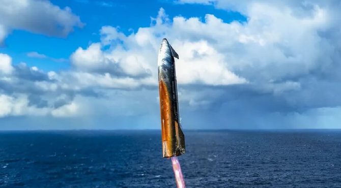 فیلمی از فرود فضاپیمای آسیب‌دیده موشک «استارشیپ» در اقیانوس هند