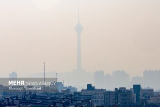 وضعیت هوای تهران نارنجی و آلوده است