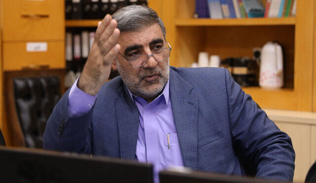 کرد; دولت با حمایت از کسب‌وکارهای کوچک زمینه اشتغال پایدار را فراهم کند