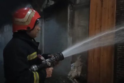 حریق شبانه در منطقه مهدیس اهواز؛ ۲ مرد مجروح شدند