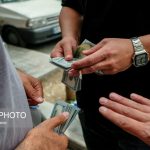 گزارش ایسنا از وضعیت خرید و فروش دلار در بازار آزاد