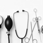 خودرو حامل تجهیزات پزشکی قاچاق توقیف شد