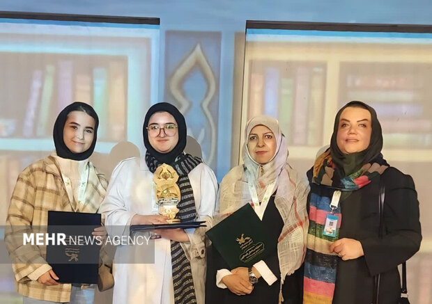 معلم و دانش آموز البرزی در جشنواره قصه گویی کشور برگزیده شدند